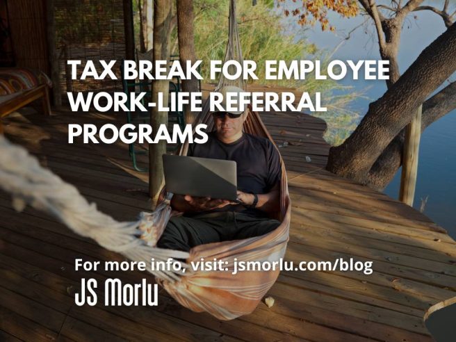 Man relaxing in a hammock while working on a laptop - Work-life